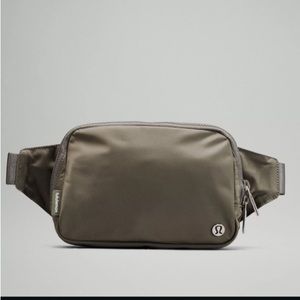 Everywhere Belt Bag Large